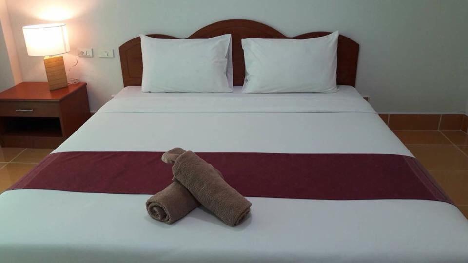Had Lamae Resort Ban Pak Nam Lamae Exterior photo